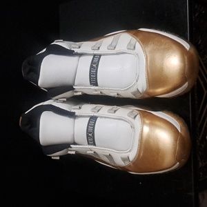 Shoe